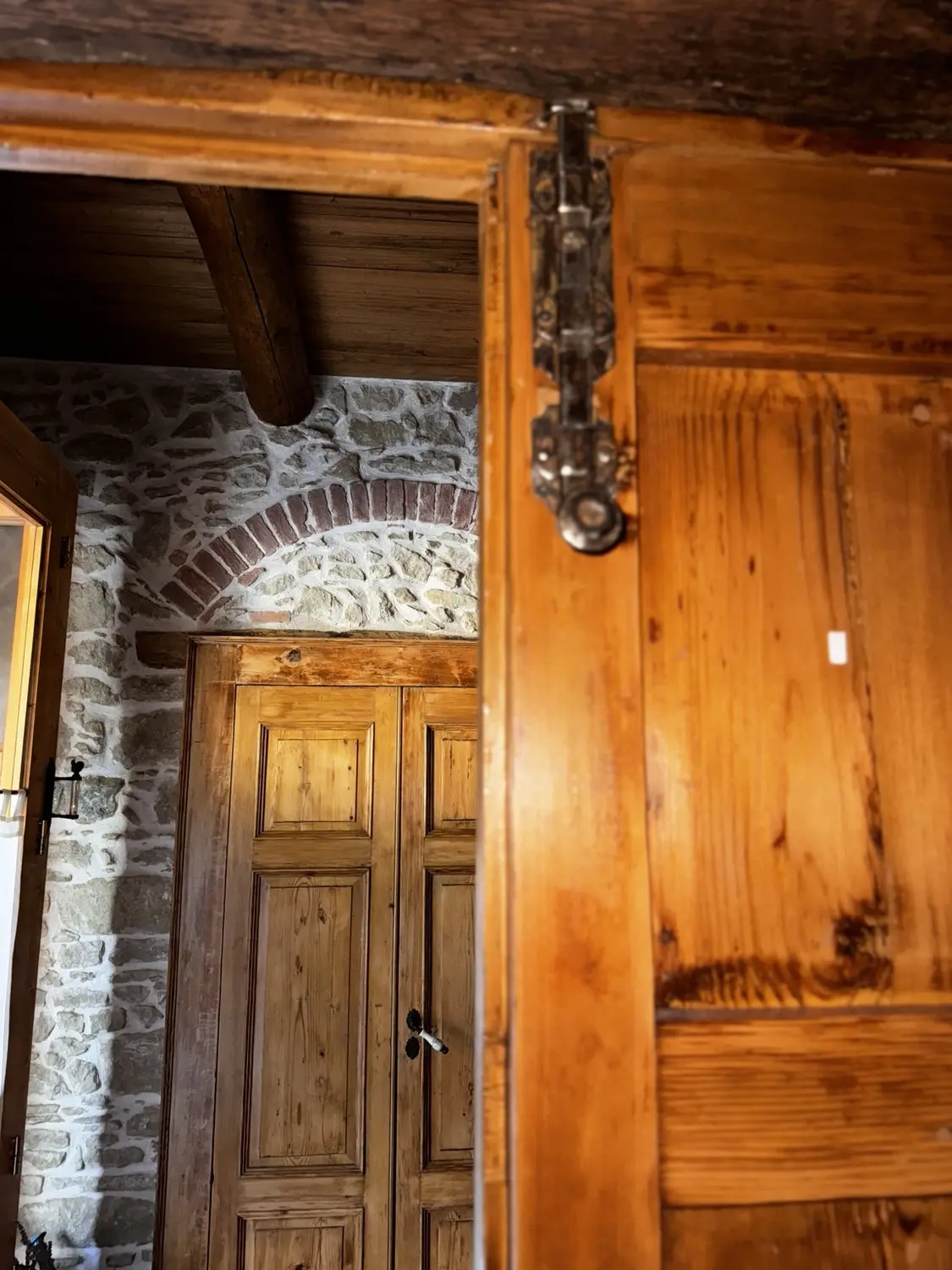 Interno in pietra dopo il restauro